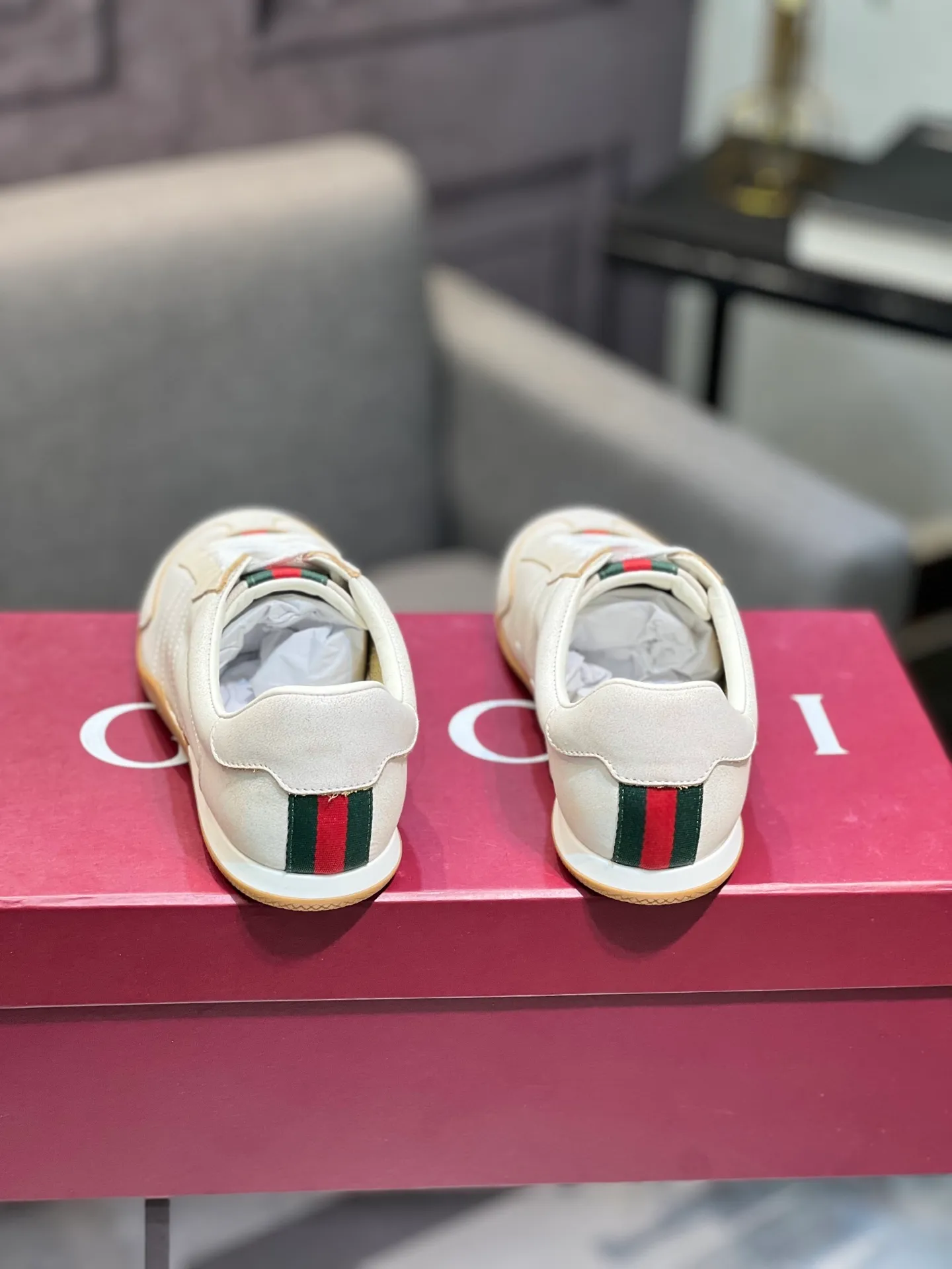 Men's shoes 💰580 Gucci Gucci small dirty shoes full series upgrade, long-term production GG Gucci series old casual small dirty shoes catwalk style ZP developed pure original version... metal double G crystal cylindrical mark... Gucc original pattern webbing... upper color rubbed cowhide matte stitching classic double G cloth, code number: 35-44 (female 41, male 45. Customization is not returnable) Fabric: original custom cowhide Inner: original custom cowhide Feet: original cowhide injection molding. Outsole: original open molding sole. Packaging: original full set of packaging. Color: official website updated simultaneously.